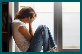 Signs of an emotionally unavailable woman: Therapist’s guide